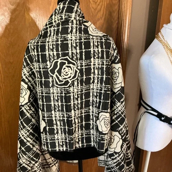 Black and Cream Plaid Shawl with Camelia floral Design - Picture 3 of 11
